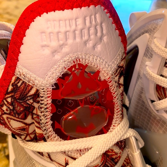 NIKE LEBRON XIX NEW Sz:7.5us Red & White EXCELLENT CONDITION THIS IS A STEAL - Picture 6 of 8
